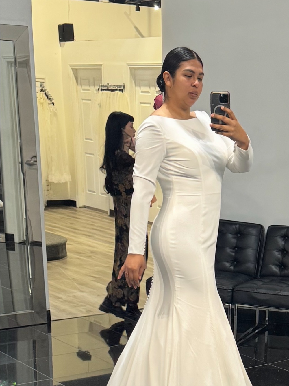 Elegant White Long-Sleeve Mermaid Wedding Dress